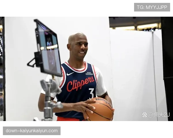 特写：克里斯·保罗生涯第1200次助攻上双，赛后与年轻控卫交换球衣